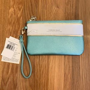 NWT Adrienne Vittadini Charging Wallet